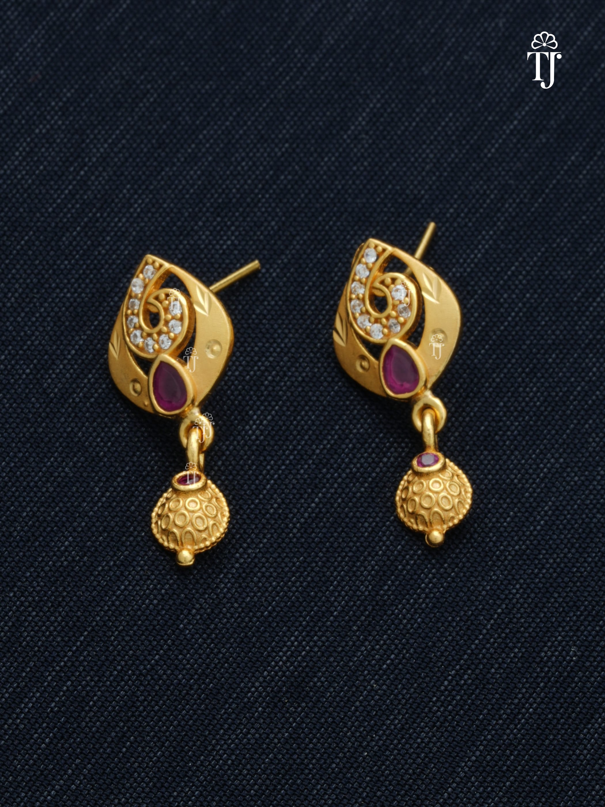 Artificial Gold Pendant Set for Women | Alluring Pendant and Earrings Set