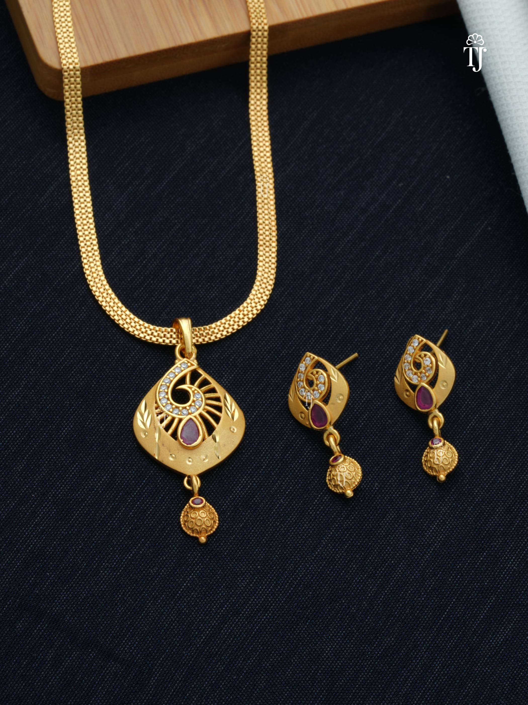 Artificial Gold Pendant Set for Women | Alluring Pendant and Earrings Set
