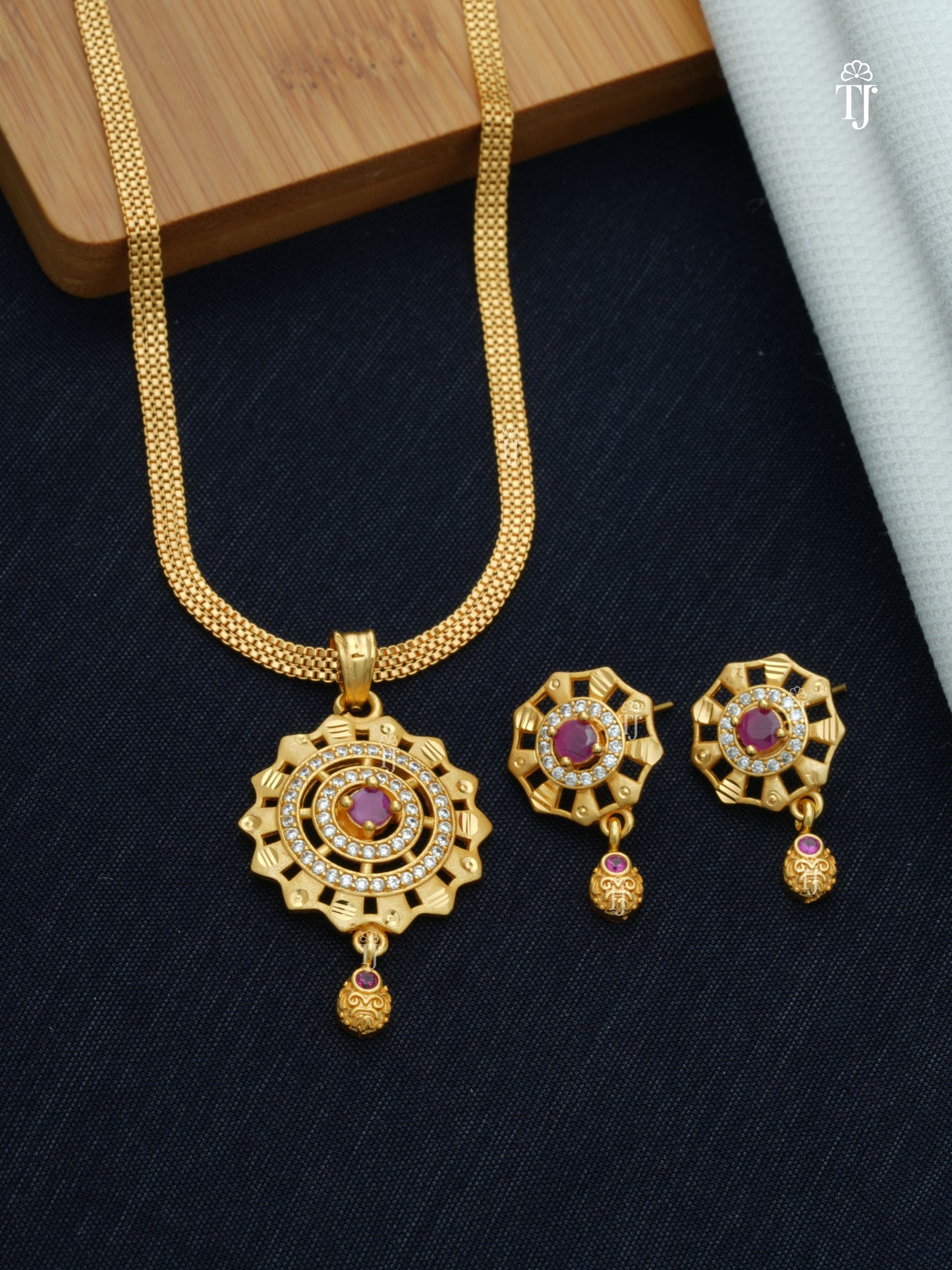 Artificial Gold Pendant Set for Women | Alluring Pendant and Earrings Set