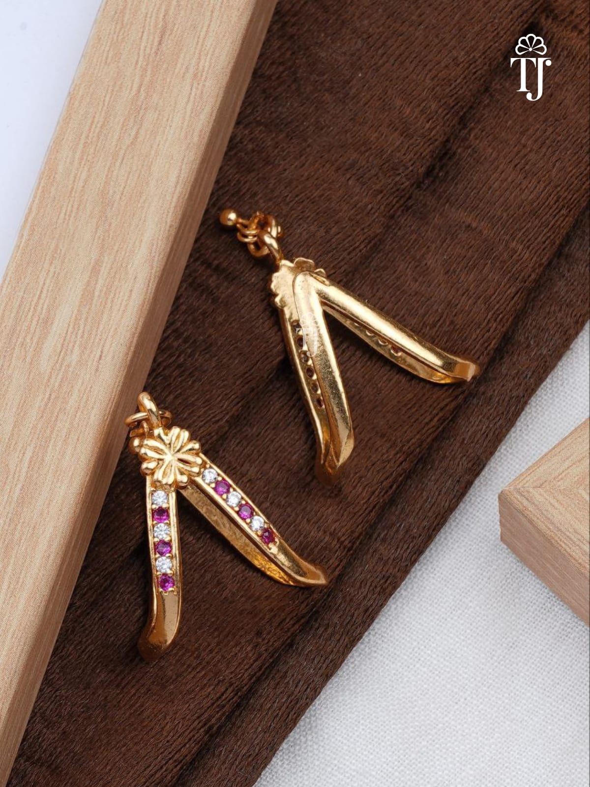 Buy Artificial Rings Online in India | Designer V-Shape Flower Brass Ring with AD Diamonds (1 Pc)