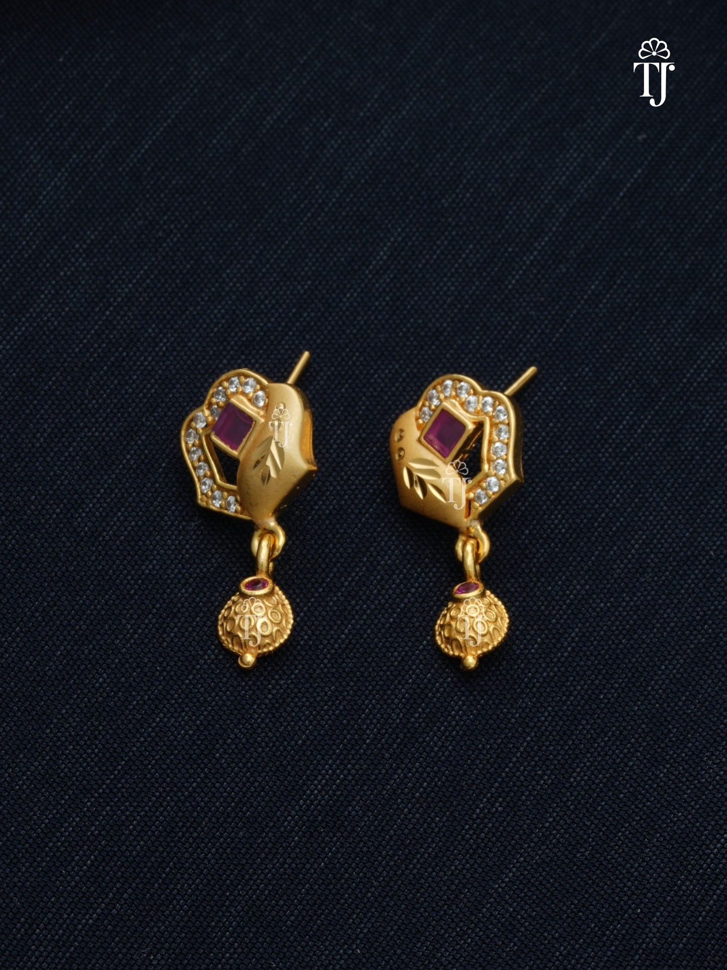 High Quality Gold Plated Jewellery | Luxurious Pendant and Earrings Set for Women