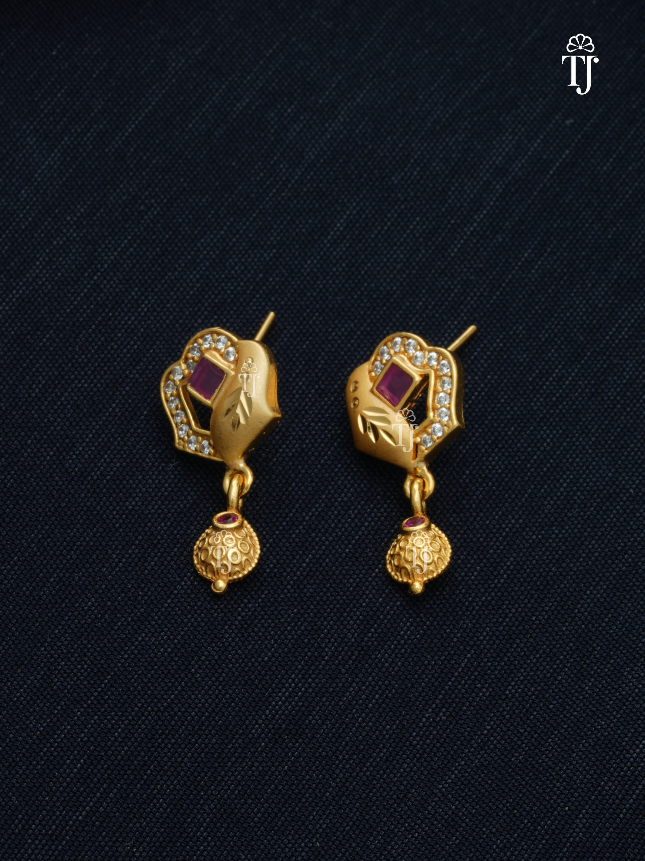 High Quality Gold Plated Jewellery | Luxurious Pendant and Earrings Set for Women