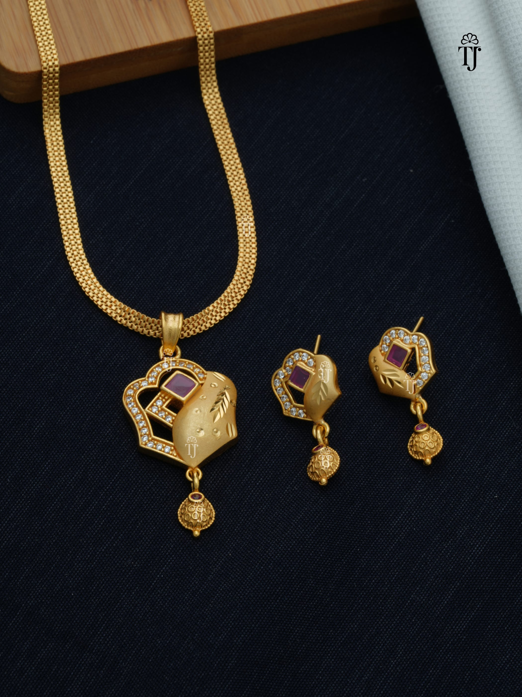 High Quality Gold Plated Jewellery | Luxurious Pendant and Earrings Set for Women