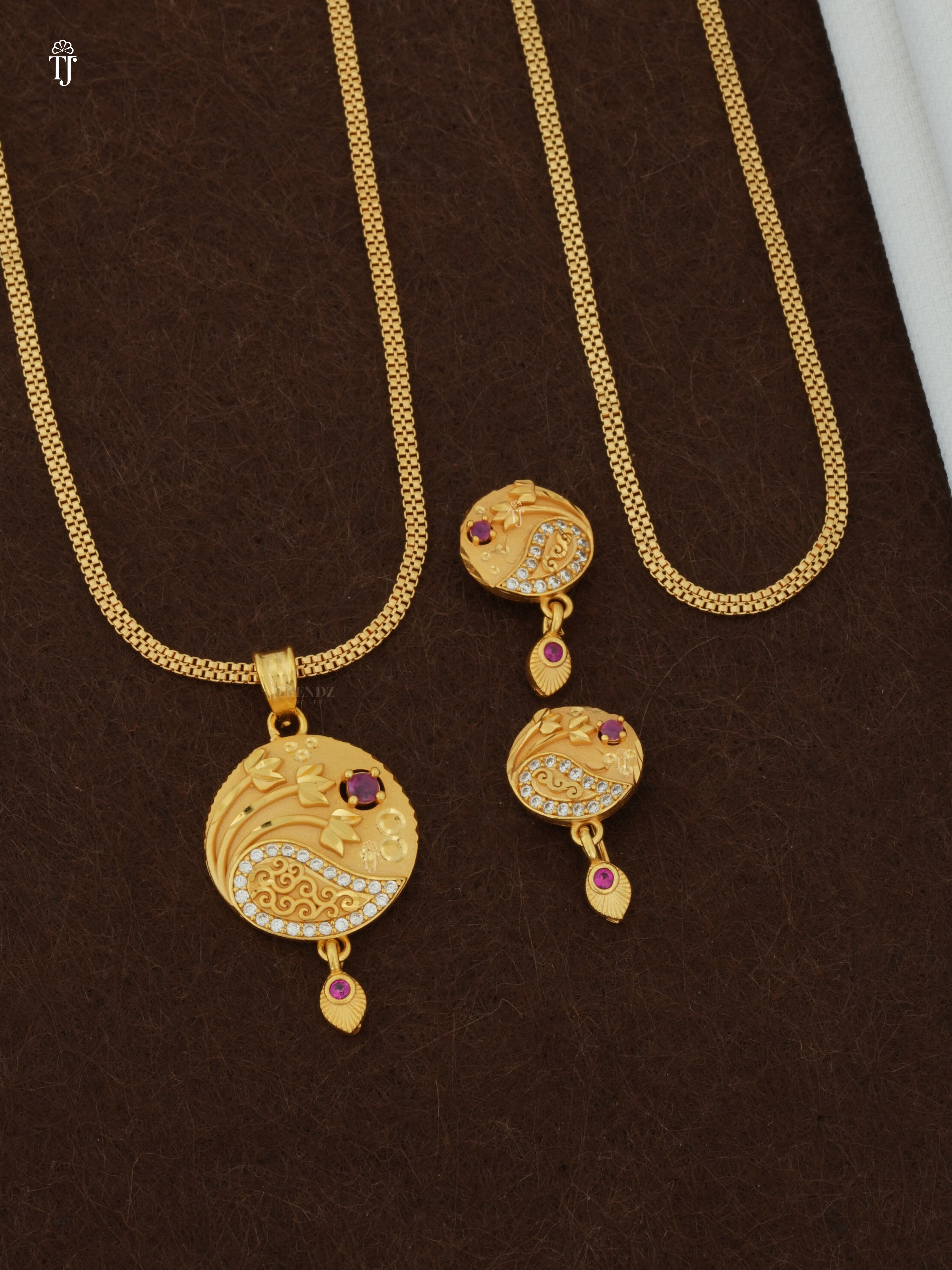 Modern Gold Pendant for Women in India | Latest 3-Flower White AD Pendant Set