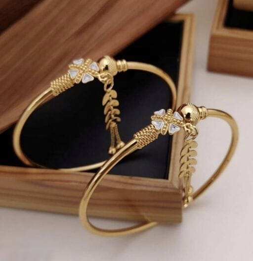 Stylish Daily Wear Golden Bracelet For Women & Girls Pack Of 2 Pieces ( 1 Pair )