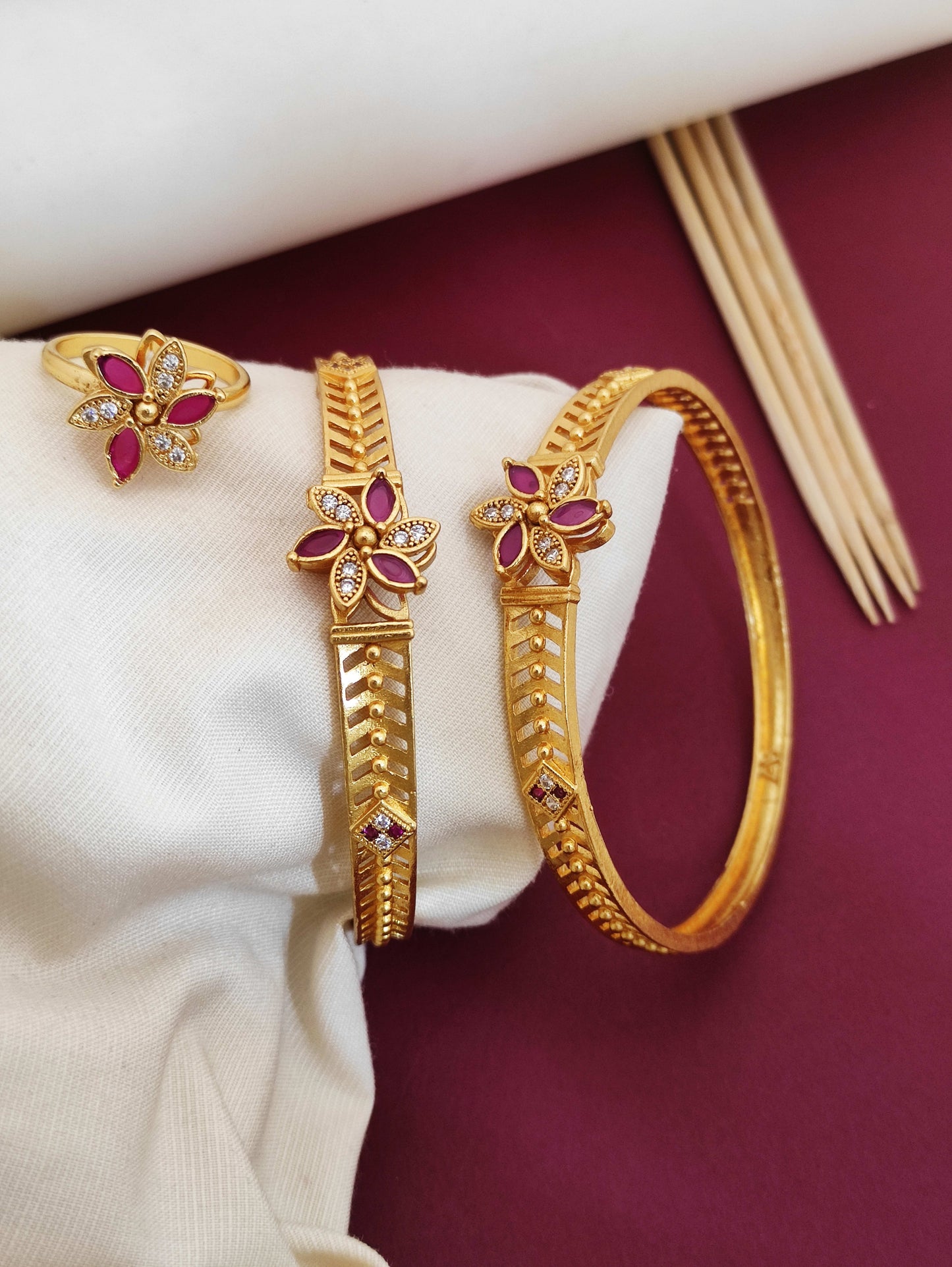 Stylish Movable Flower Shape Bangles With Rings Pack Of 2 Pieces ( 1 Pair ) ( 1 Ring )