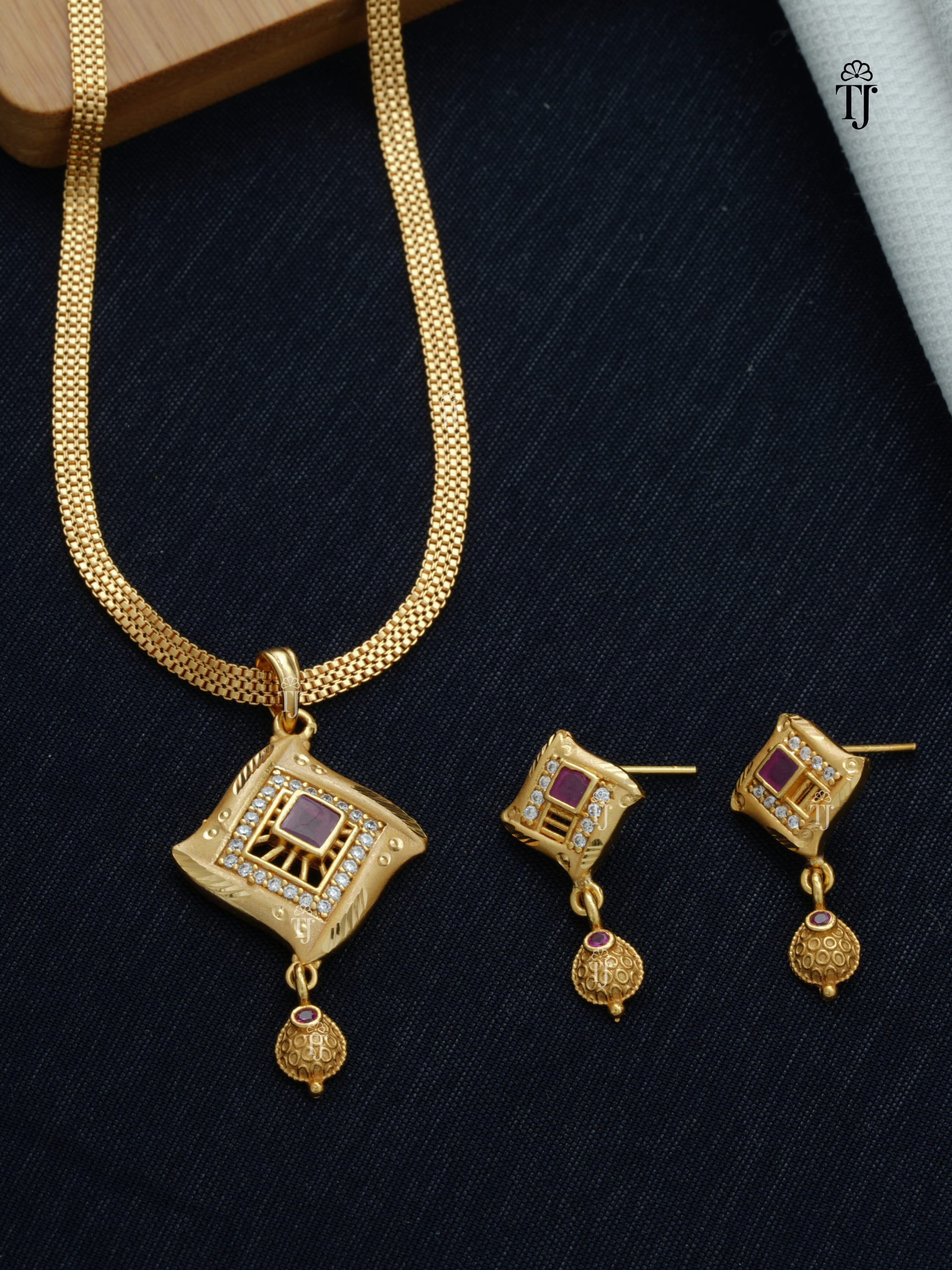 Traditional Indian Gold Plated Necklace Set | Classic Pendant and Earrings Set for Women