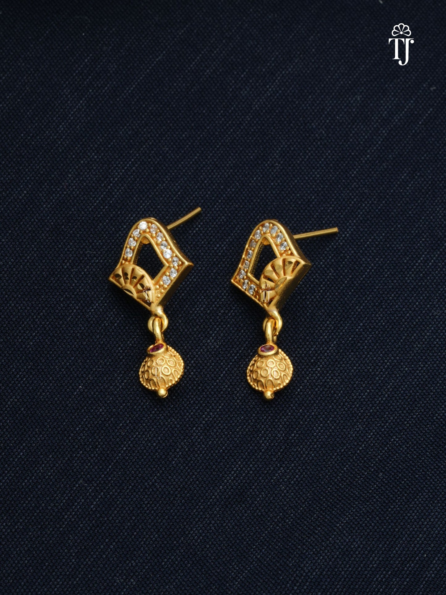 Pendant Set for Girls with Earrings | Alluring & Mesmeric Set for Everyday Wear