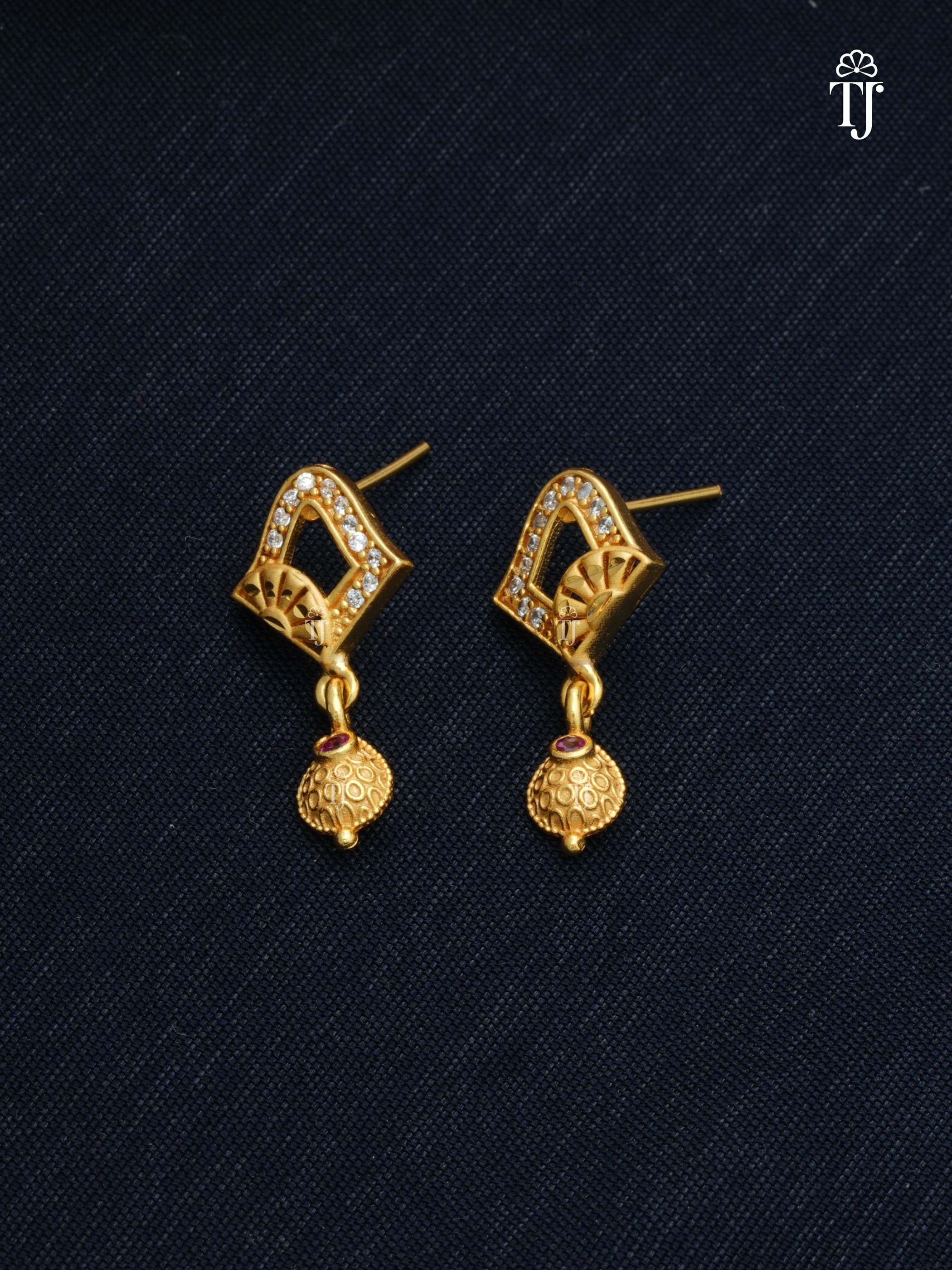 Pendant Set for Girls with Earrings | Alluring & Mesmeric Set for Everyday Wear