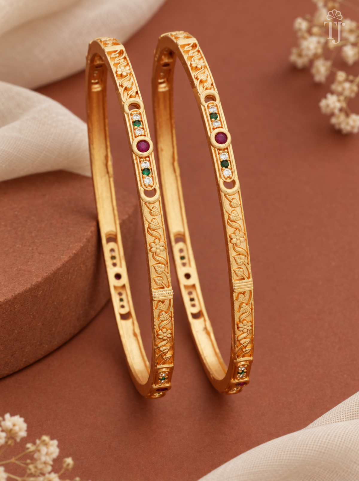 Woman wearing red green white stone thin artificial bangles, festive outfit


