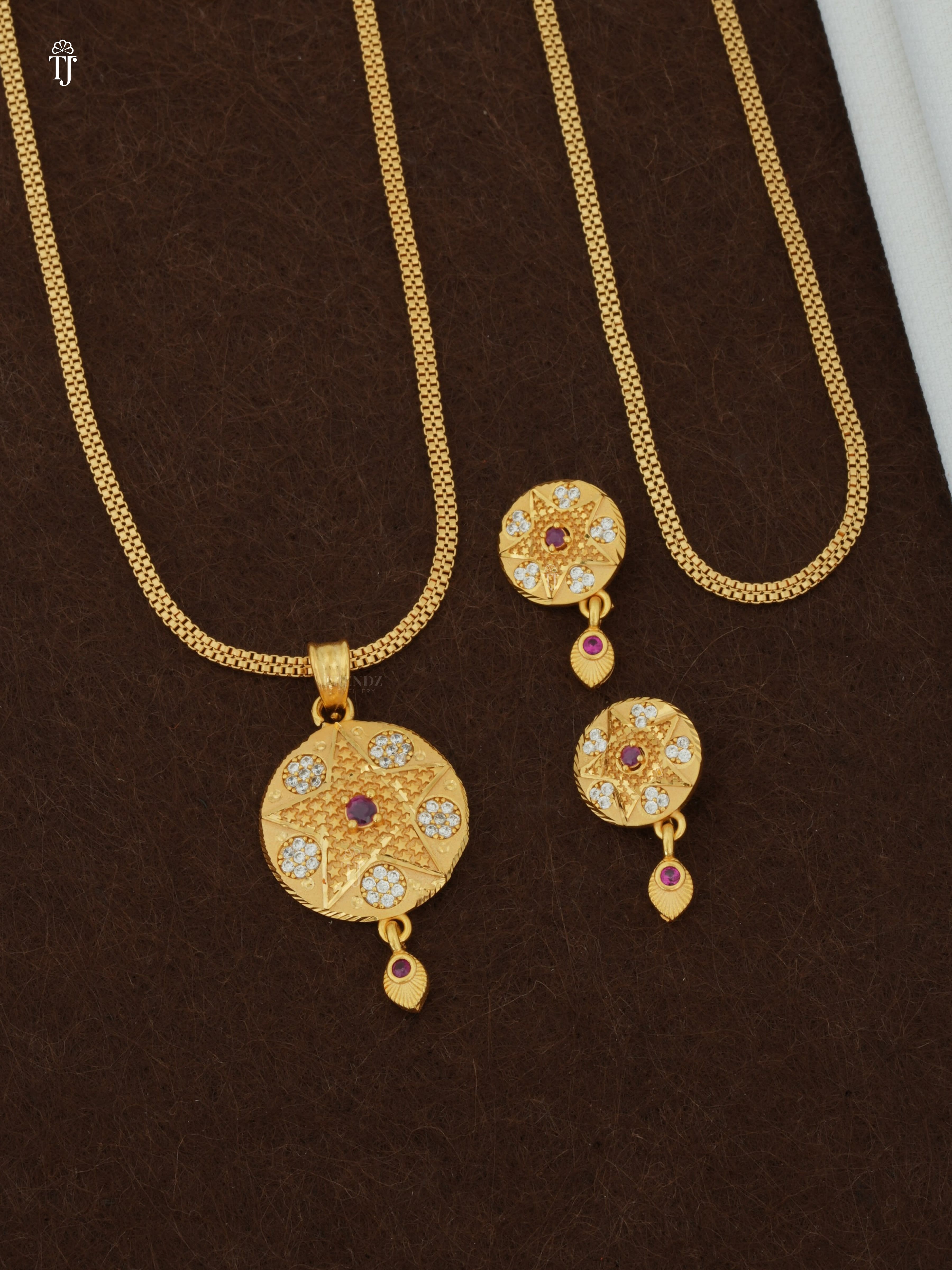 Modern Gold Pendant for Women | Round Star Design – Latest Designer Pendant Set