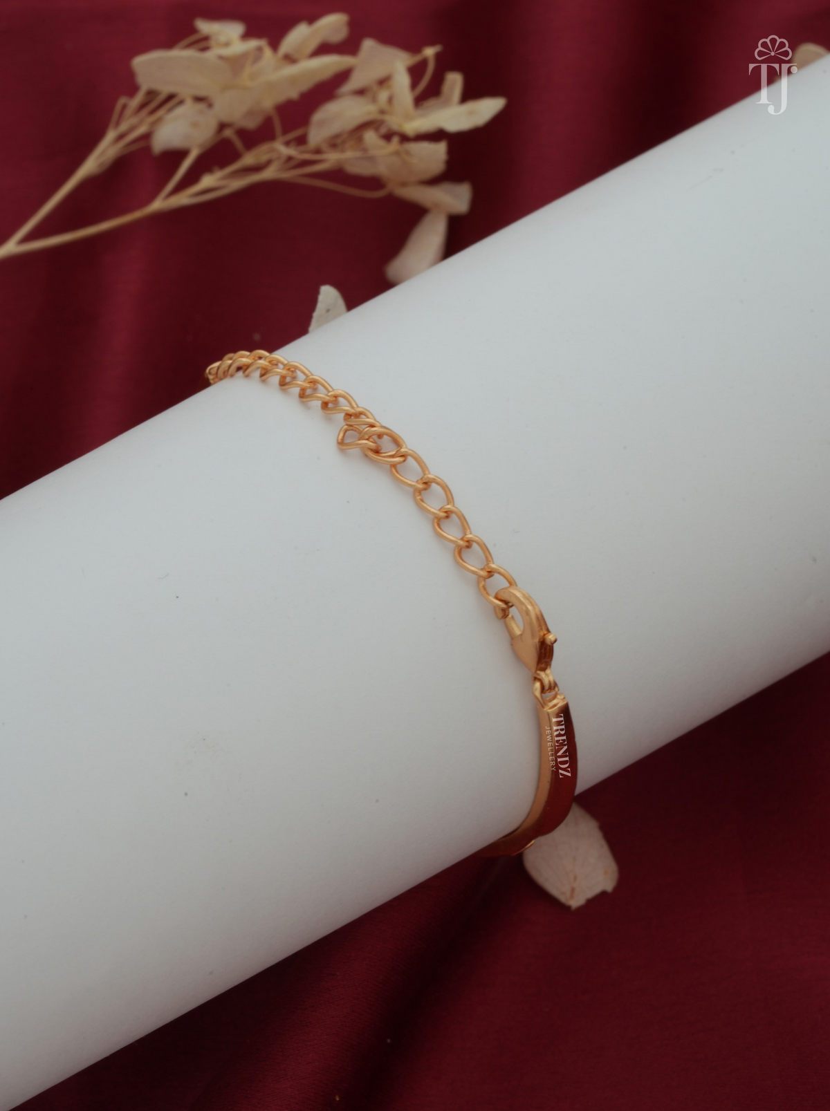 Pink stone bracelet adjustable chain and hook lock closure closeup
