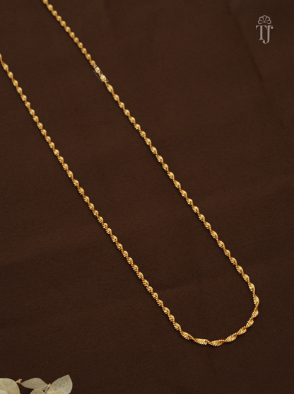 Close view of thin twisted gold chain with spiral links