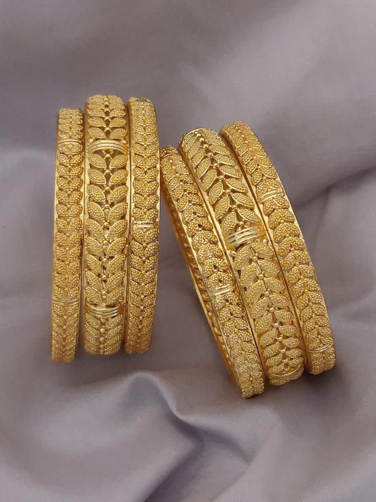 Beautiful Designer Six Pieces Bangles With Chuda Style